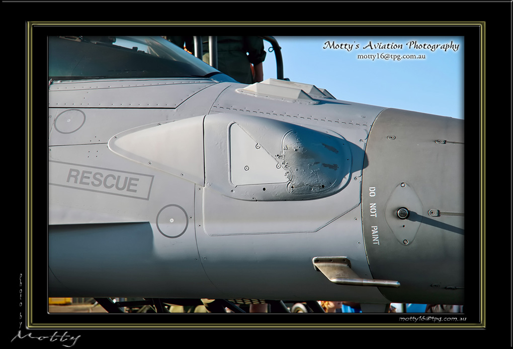 Mottys-Singaporean-F-16D-Blk52+-2008_10_04-003
