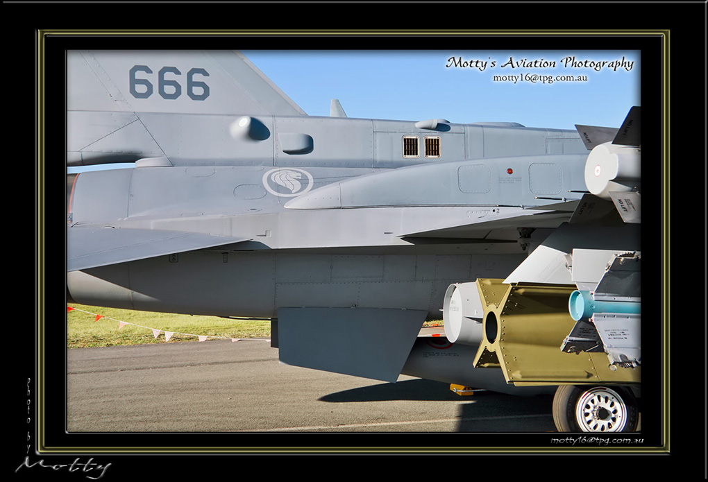 Mottys-Singaporean-F-16D-Blk52+-2008_10_04-018