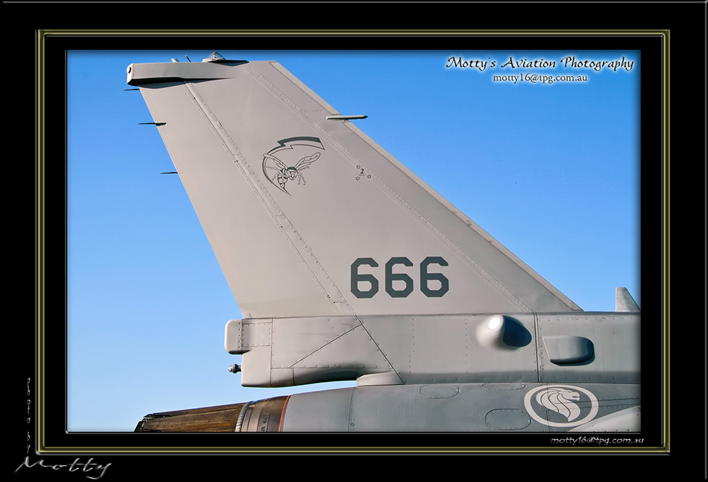 Mottys-Singaporean-F-16D-Blk52+-2008_10_04-020