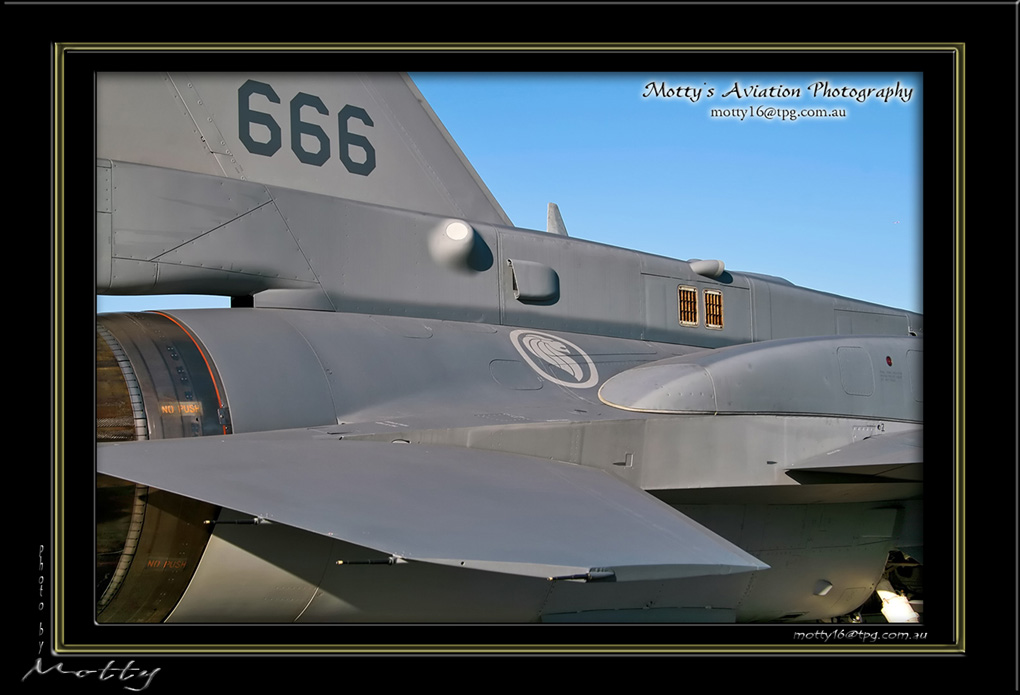 Mottys-Singaporean-F-16D-Blk52+-2008_10_04-023