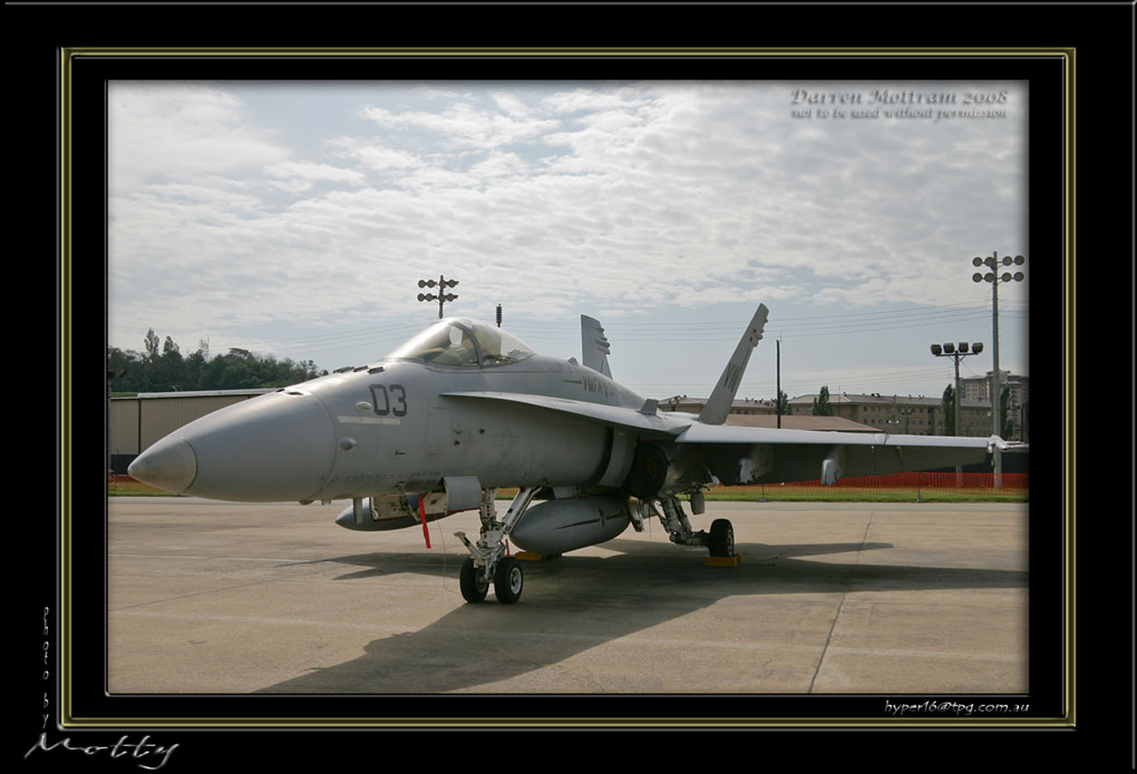 Mottys-F-18C-03_2007_10_06_175-LR