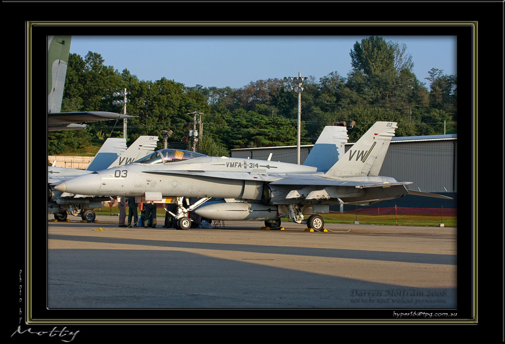 Mottys-F-18C-04_2007_10_06_1770-LR