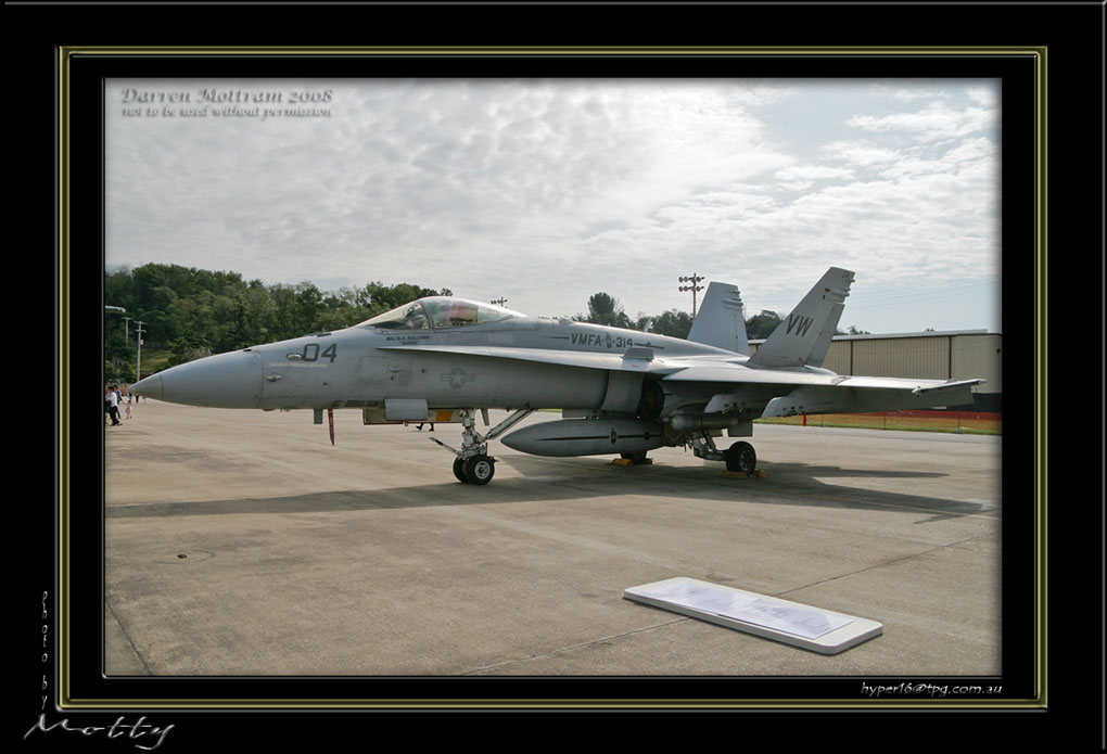 Mottys-F-18C-07_2007_10_06_173-LR