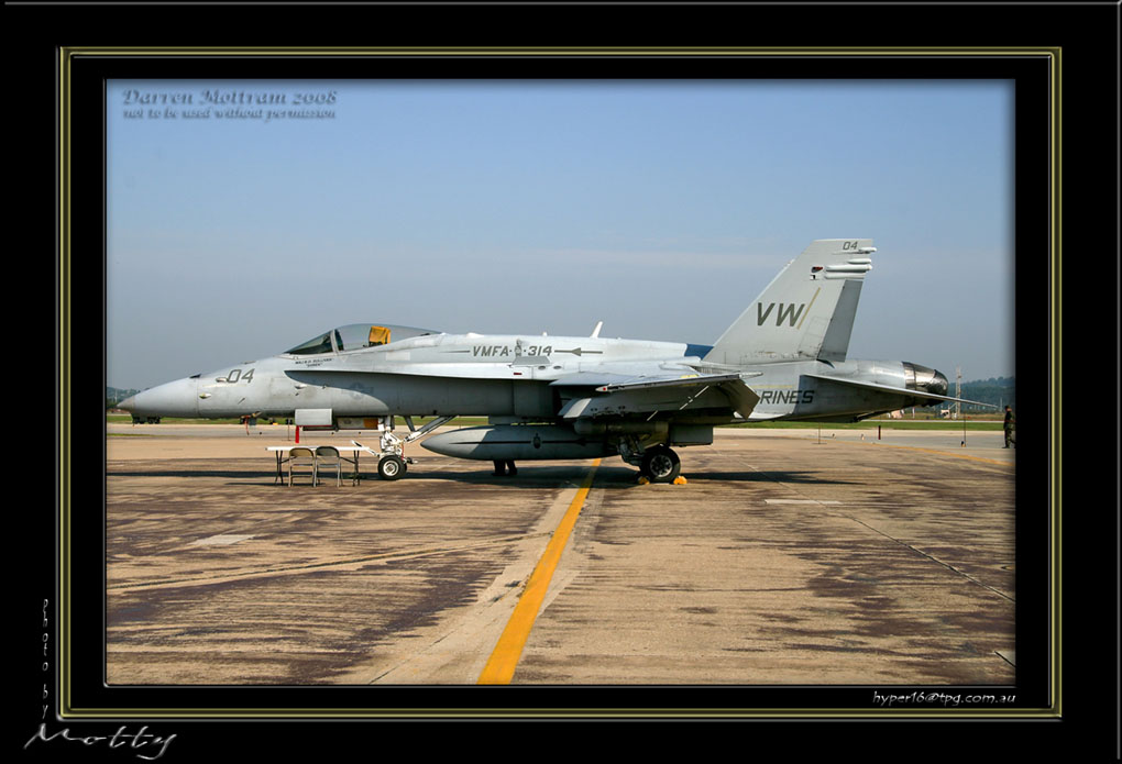 Mottys-F-18C-08_2007_10_07_1099-LR
