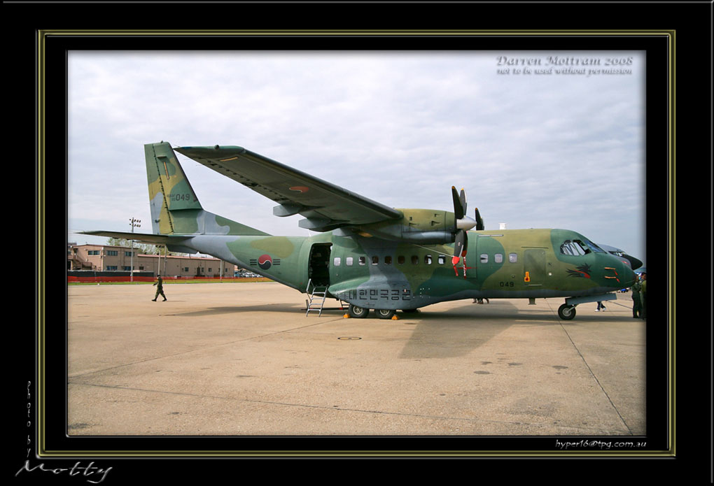 Mottys-ROKAF-CN235-02_2007_10_06_169-LR