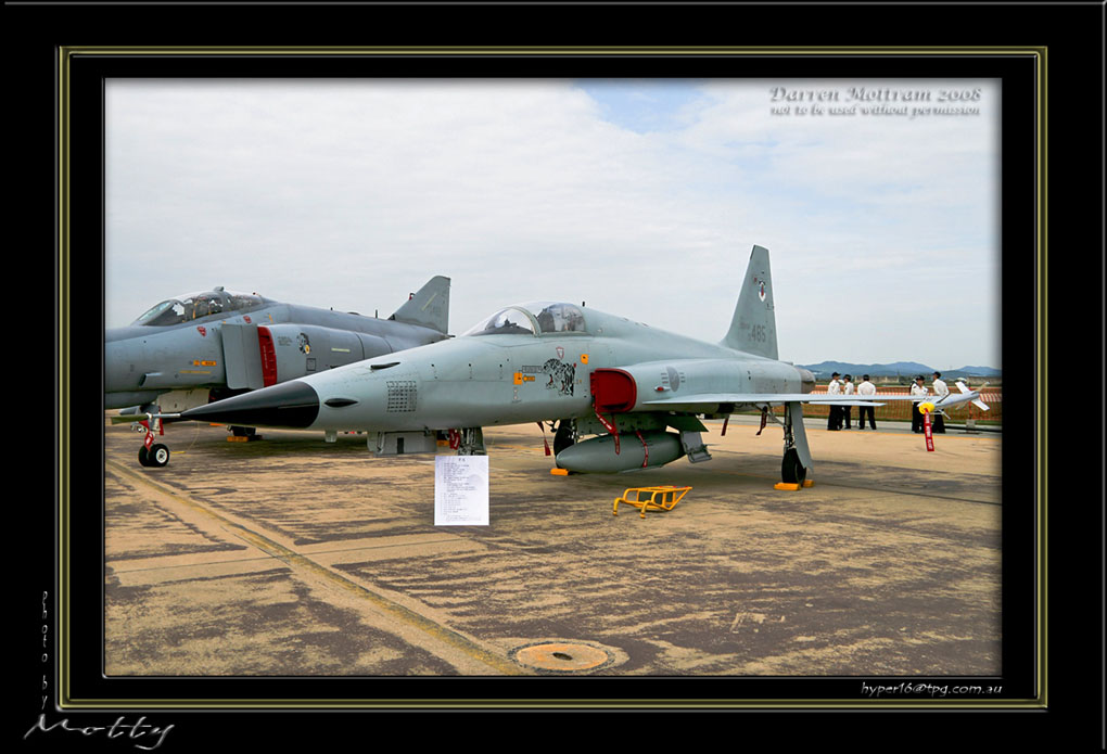 Mottys-ROKAF-F-5E-01_2007_10_06_37-LR