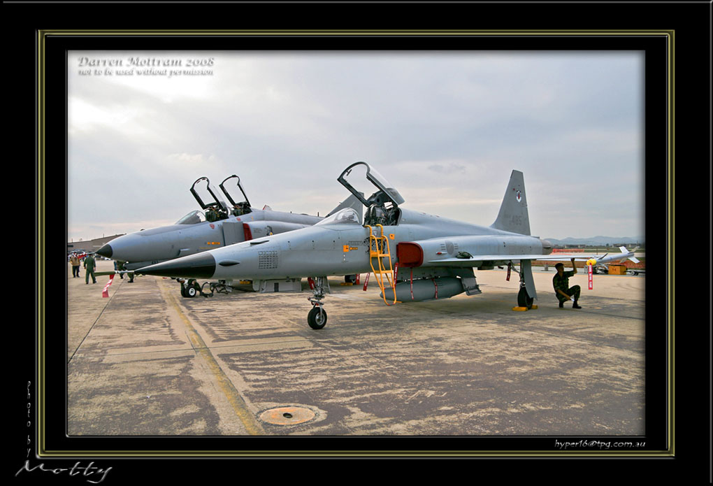Mottys-ROKAF-F-5E-02_2007_10_07_1378-LR