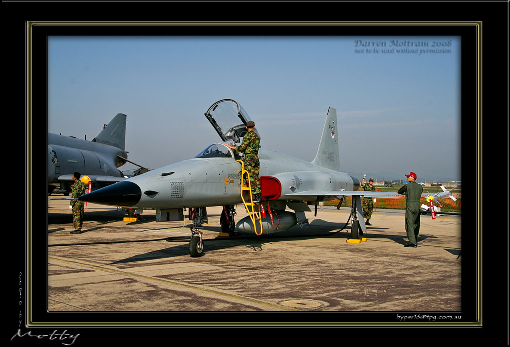 Mottys-ROKAF-F-5E-03_2007_10_07_1163-LR
