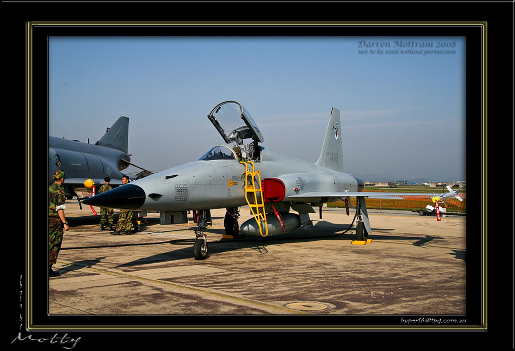 Mottys-ROKAF-F-5E-04_2007_10_07_1169-LR