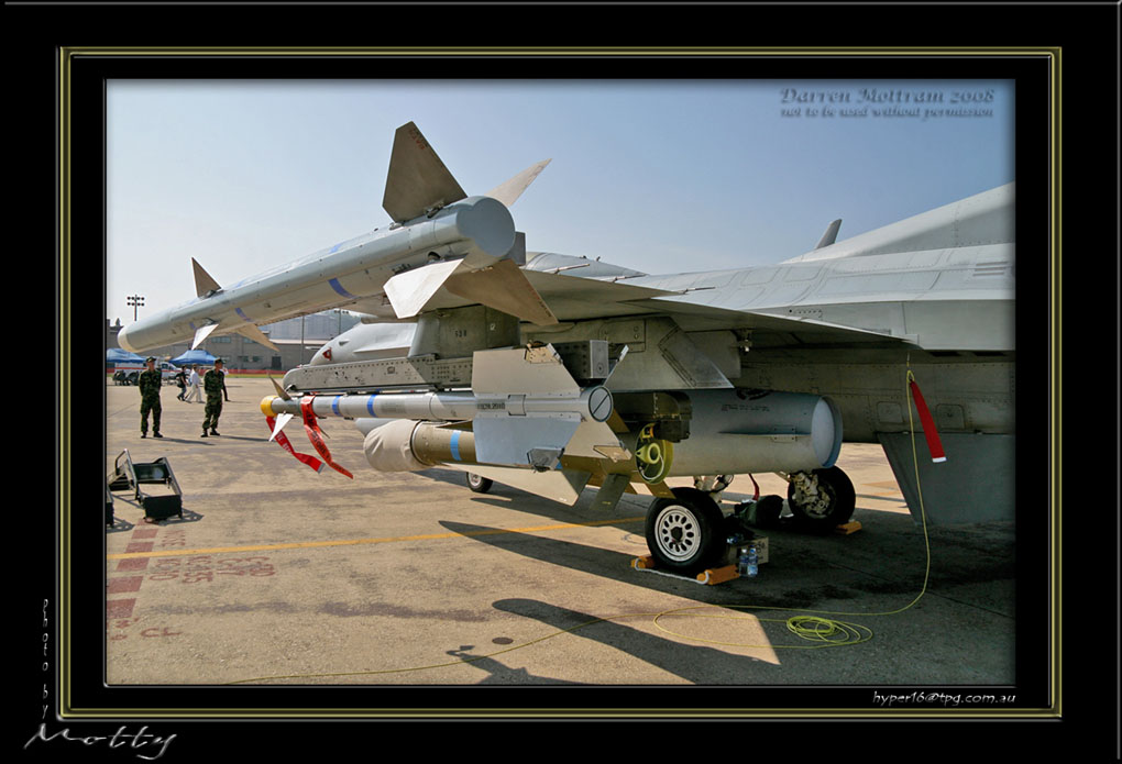 Mottys-ROKAF-F-16D-Details-05_2007_10_07_1323-LR