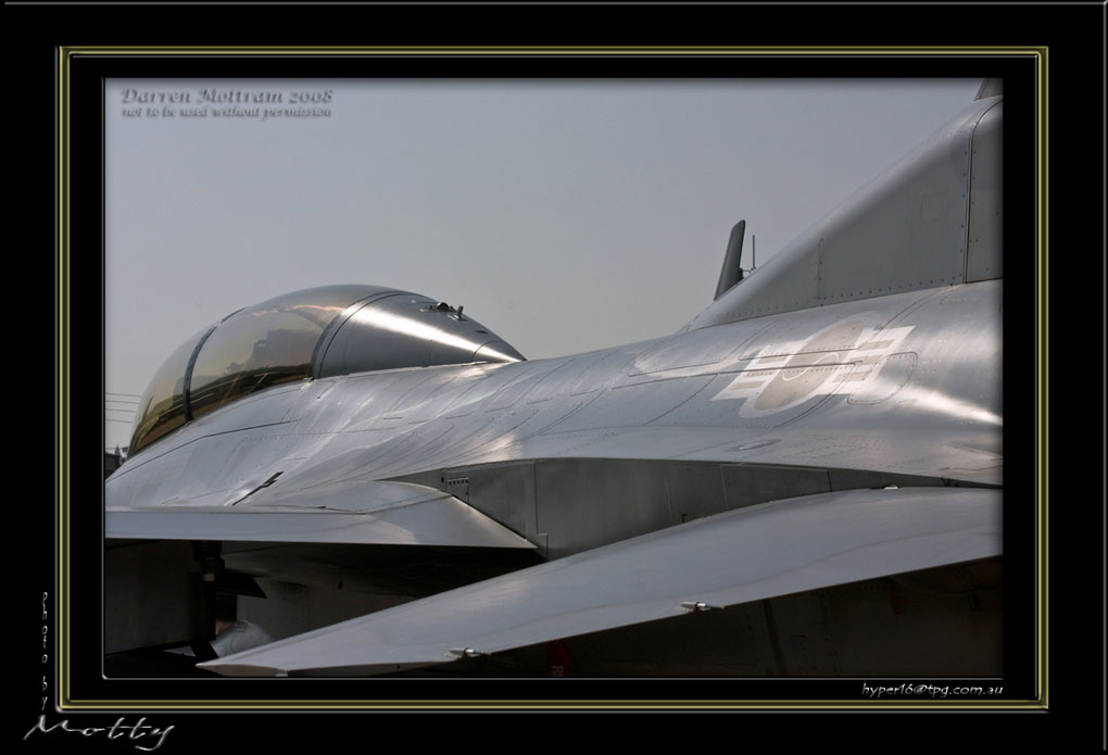 Mottys-ROKAF-F-16D-Details-07_2007_10_07_108-LR