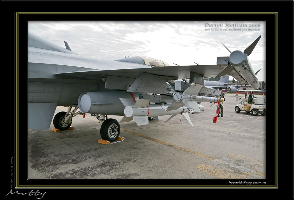 Mottys-ROKAF-F-16D-Details-19_2007_10_06_51-LR