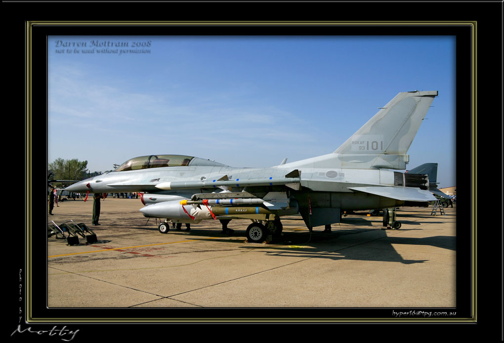 Mottys-ROKAF-F-16D-01_2007_10_07_1145-LR
