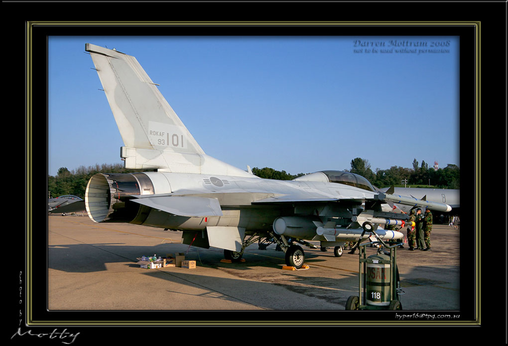 Mottys-ROKAF-F-16D-12_2007_10_06_1977-LR