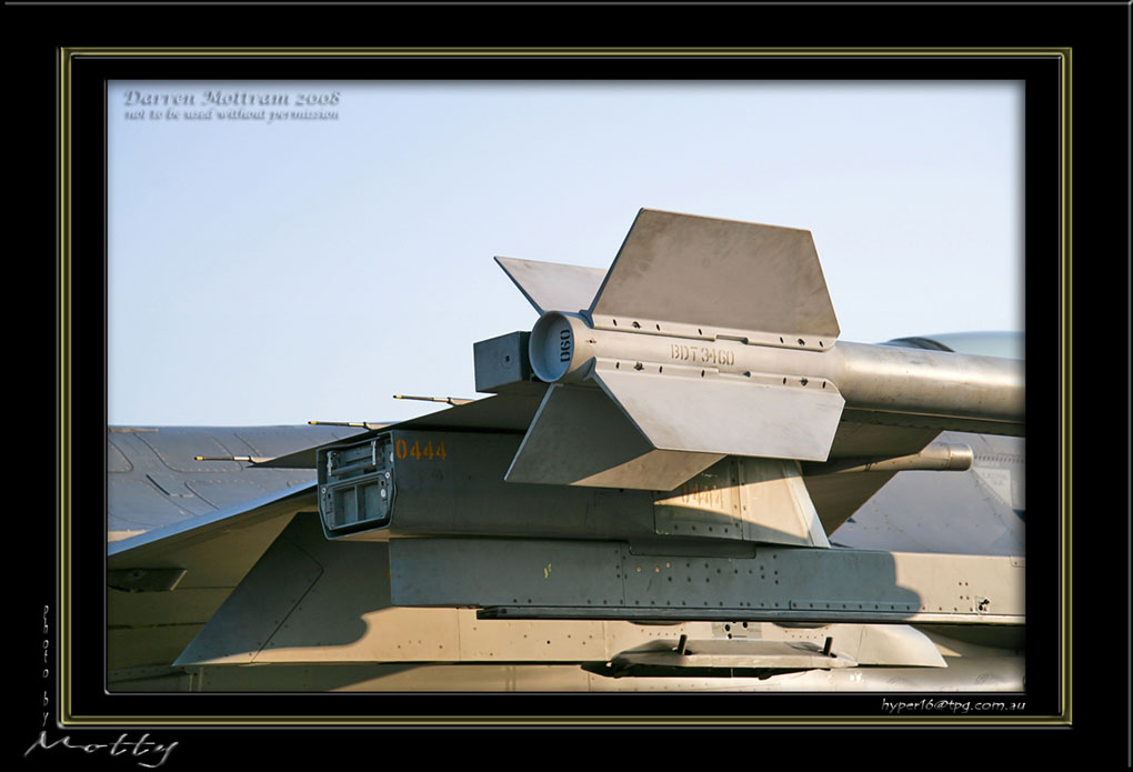 Mottys-F-16C-Details-05_2007_10_06_2078-LR