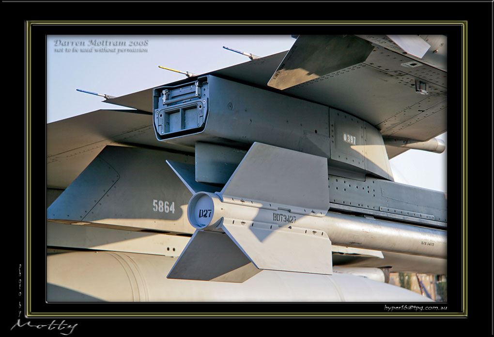 Mottys-F-16C-Details-06_2007_10_06_2071-LR