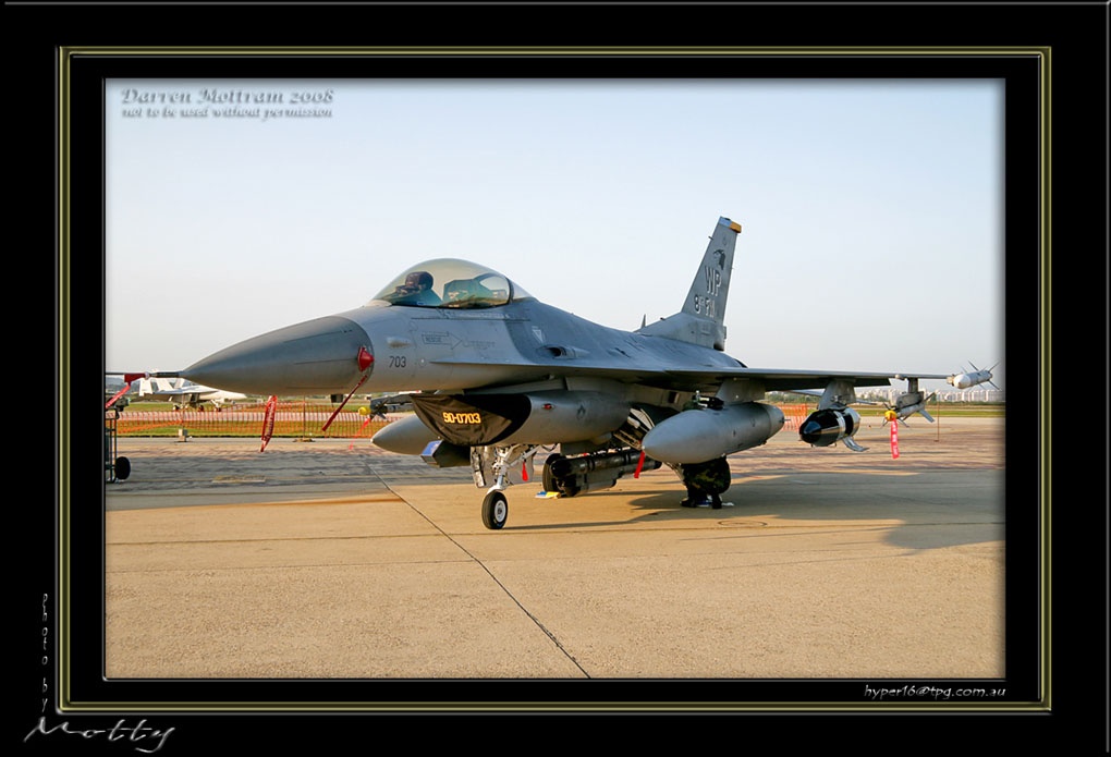 Mottys-WP-F-16C-703-02_2007_10_06_2066-LR