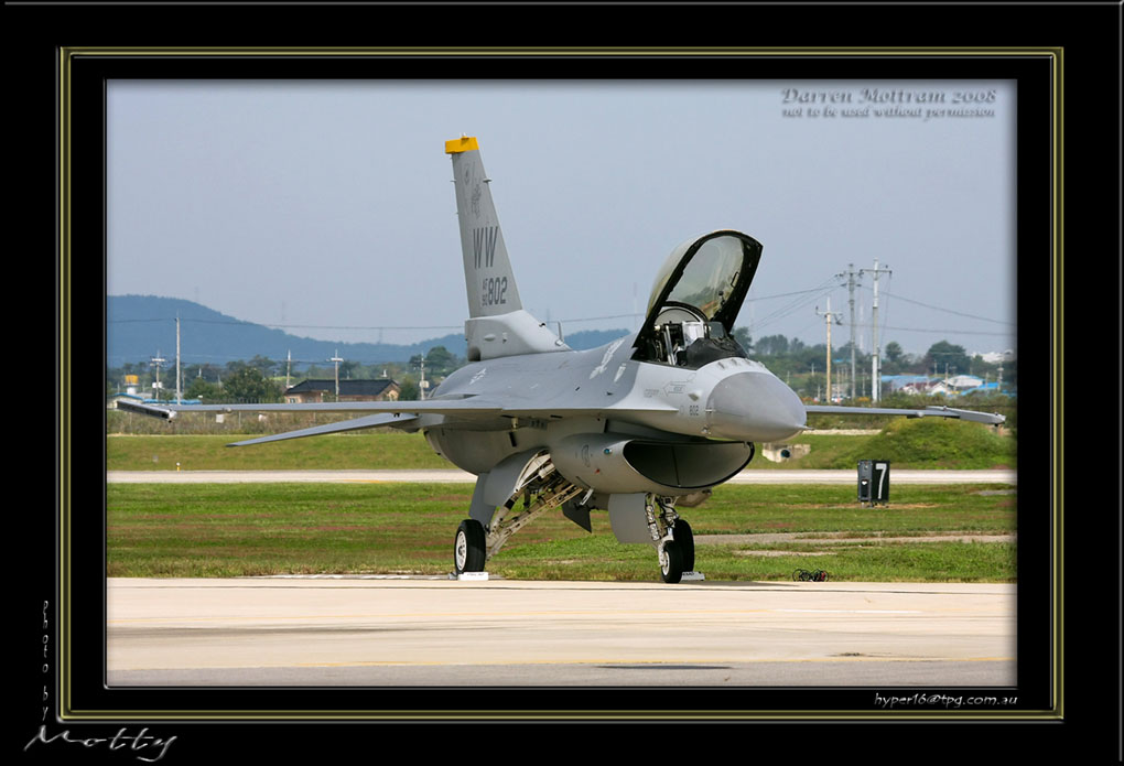 Mottys-WW-F-16C-802-01_2007_10_06_330-LR