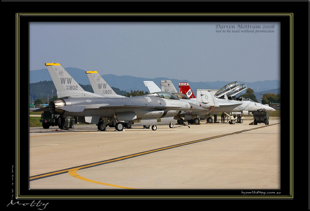 Mottys-WW-F-16C-802-11_2007_10_06_876-LR