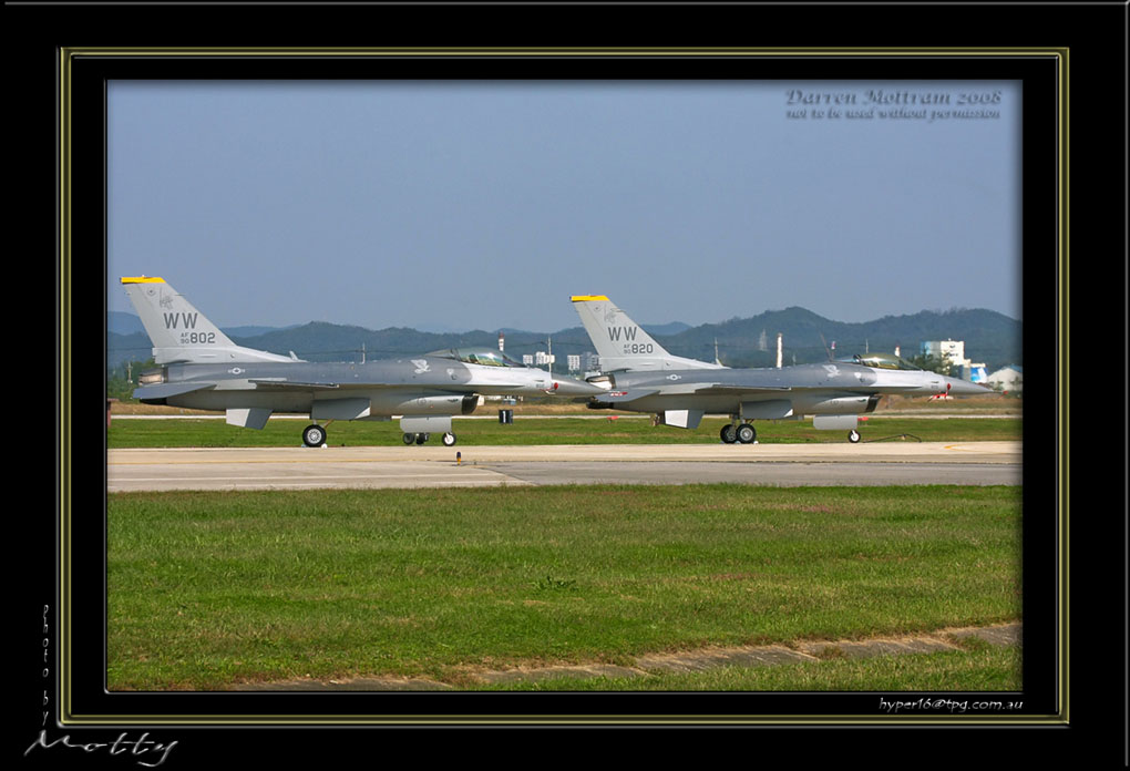 Mottys-WW-F-16C-802-12_2007_10_06_1388-LR