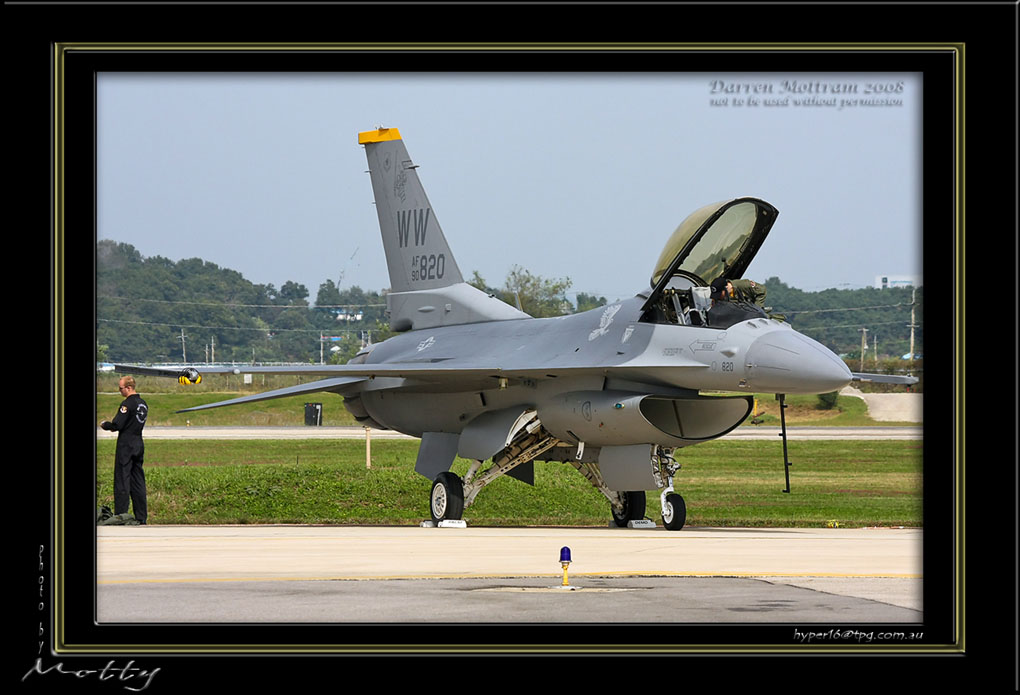 Mottys-WW-F-16C-820-01_2007_10_06_333-LR