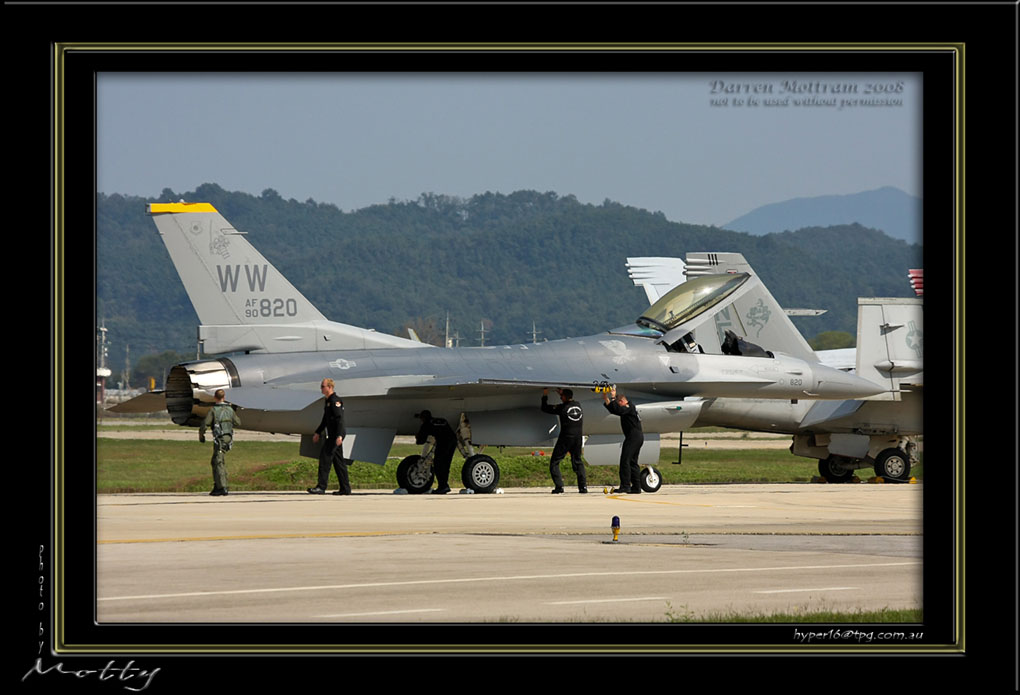 Mottys-WW-F-16C-820-06_2007_10_06_764-LR