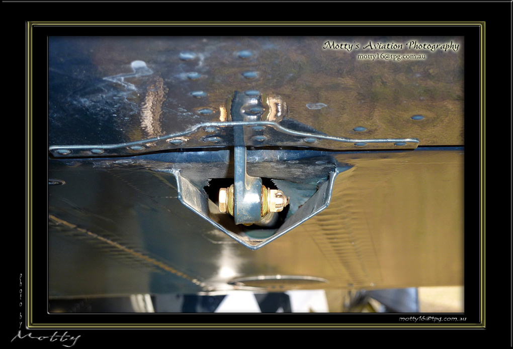 Mottys-Avenger-EMP-080-VH-MML_2009_08_25_070700-LR