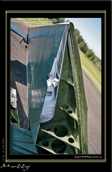 Mottys-Avenger-LW-0121-VH-MML-2009-04-17_8540-LR-1-001
