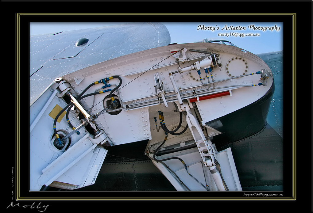 Mottys-Avenger-RW-0101-VH-MML-2009-04-17_8263-LR-1-001