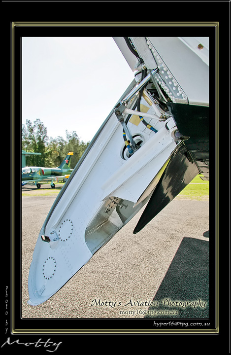 Mottys-Avenger-RW-0141-VH-MML-2009-04-17_8338-LR-1-001