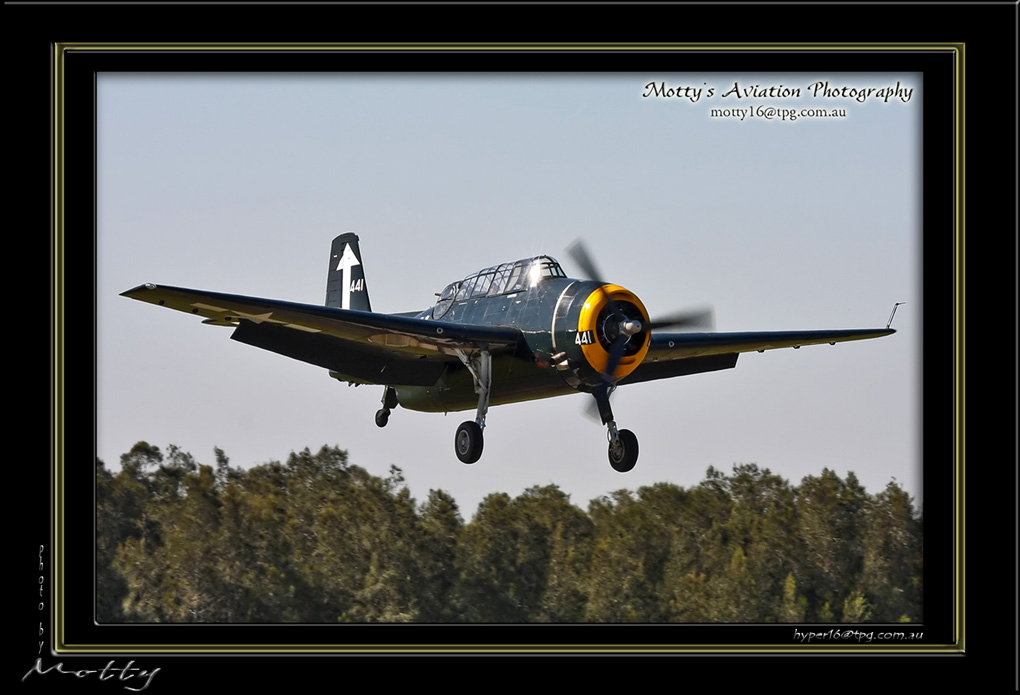Mottys-Avenger-VH-MML-2009_04_17_0575-LR-1-001