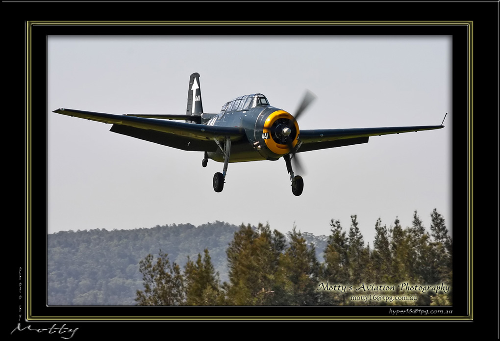 Mottys-Avenger-VH-MML-2009_04_17_0712-LR-1-001