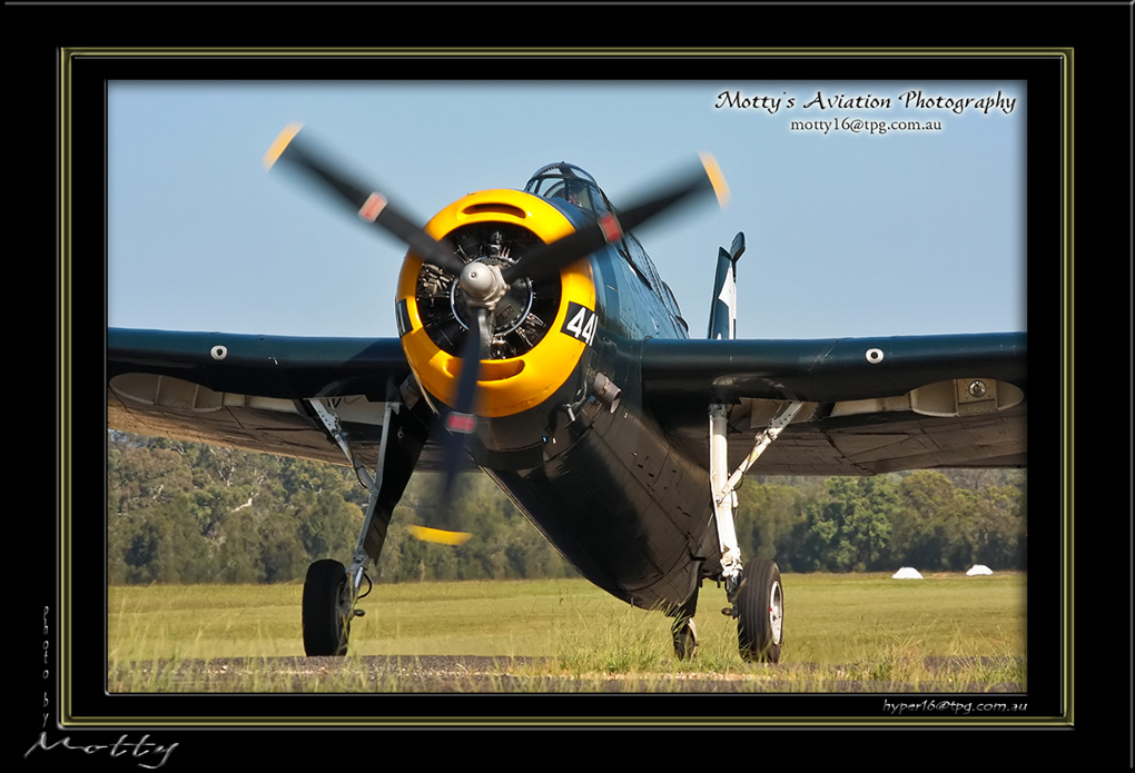 Mottys-Avenger-VH-MML-2009_04_17_0800-LR-1-001