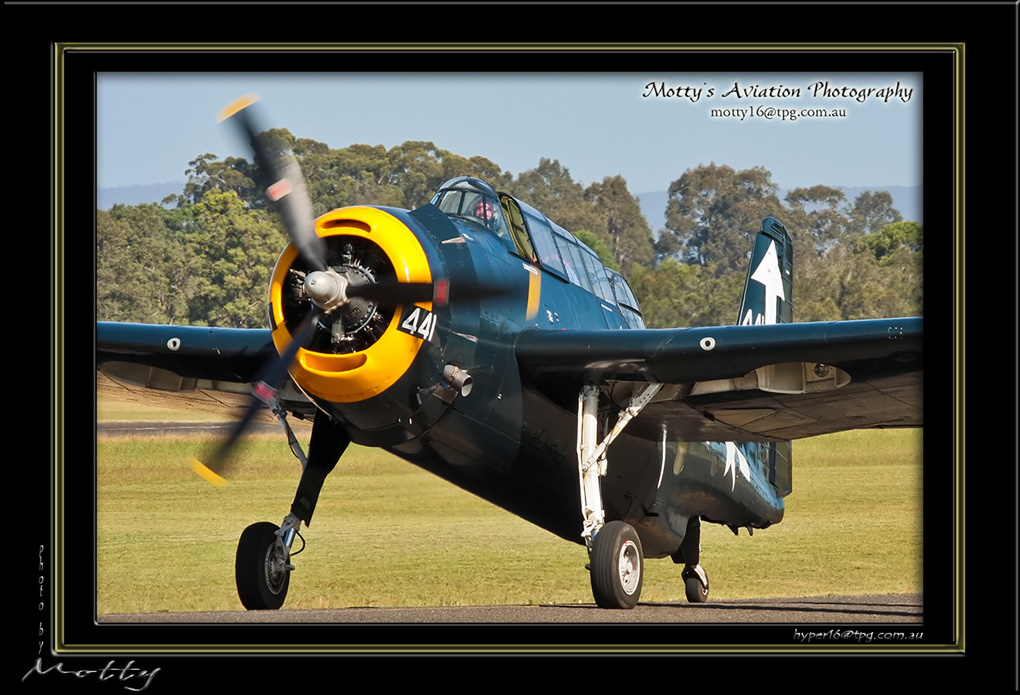 Mottys-Avenger-VH-MML-2009_04_17_0963-LR-1-001