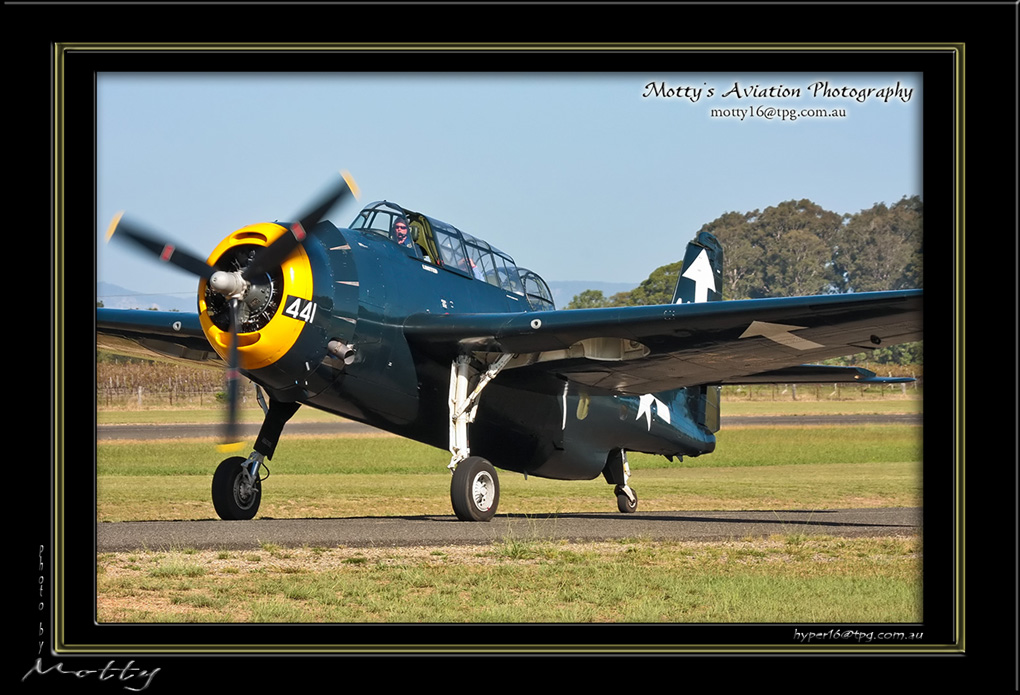 Mottys-Avenger-VH-MML-2009_04_17_0975-LR-1-001