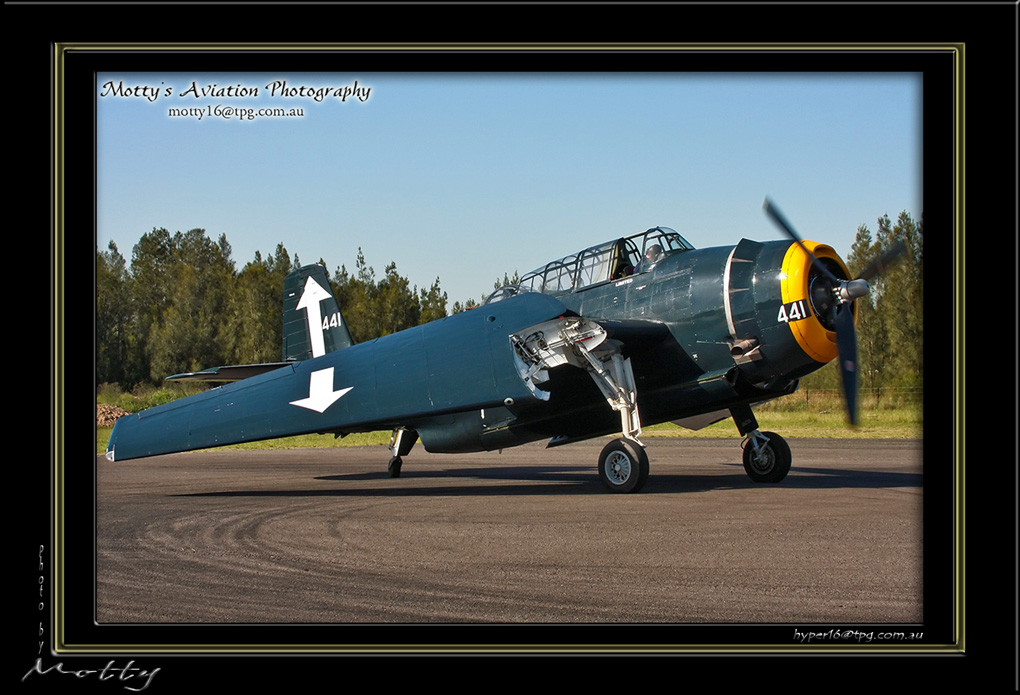 Mottys-Avenger-VH-MML-2009_04_17_1006-LR-1-001