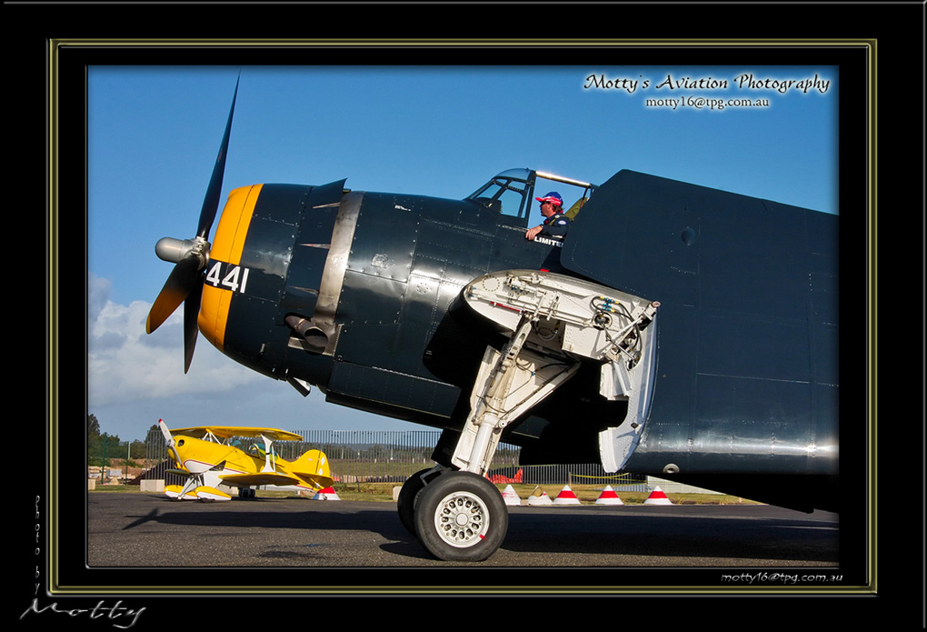 Mottys-Avenger-VH-MML_2009_05_24_7659-LR-1-001