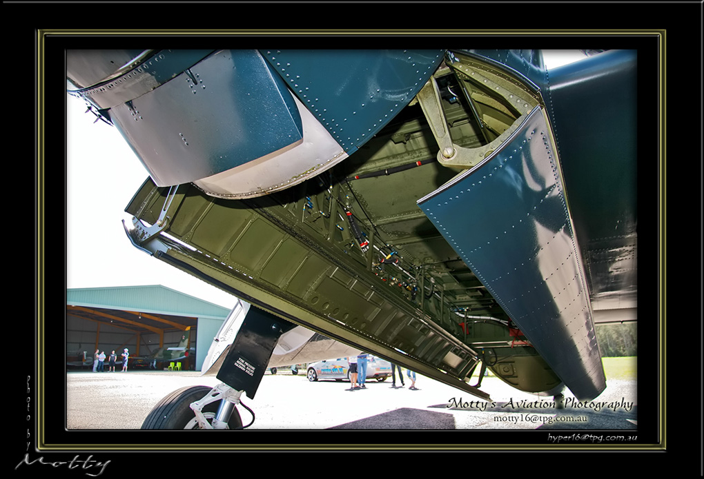 Mottys-Avenger-VH-MML-BB-0061-2009-04-17_8270-LR-1-001