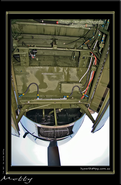Mottys-Avenger-VH-MML-BB-0071-2009-04-17_8272-LR-1-001
