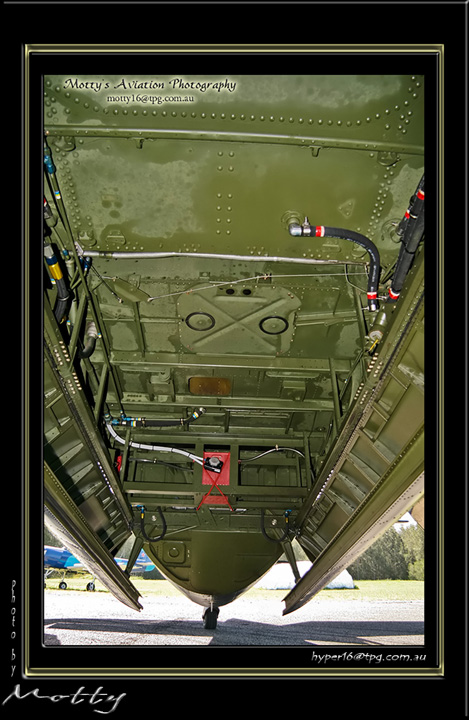 Mottys-Avenger-VH-MML-BB-0091-2009-04-17_8273-LR-1-001
