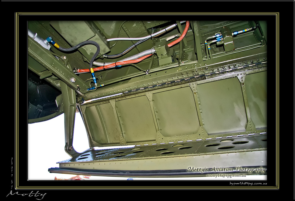 Mottys-Avenger-VH-MML-BB-0101-2009-04-17_8283-LR-1-001