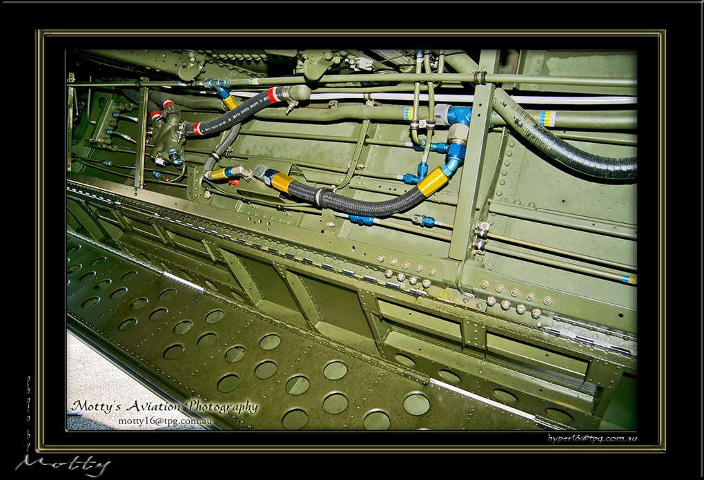 Mottys-Avenger-VH-MML-BB-0111-2009-04-17_8291-LR-1-001