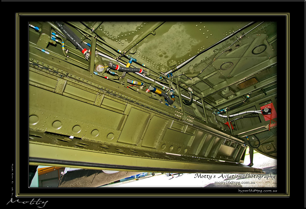 Mottys-Avenger-VH-MML-BB-0121-2009-04-17_8281-LR-1-001