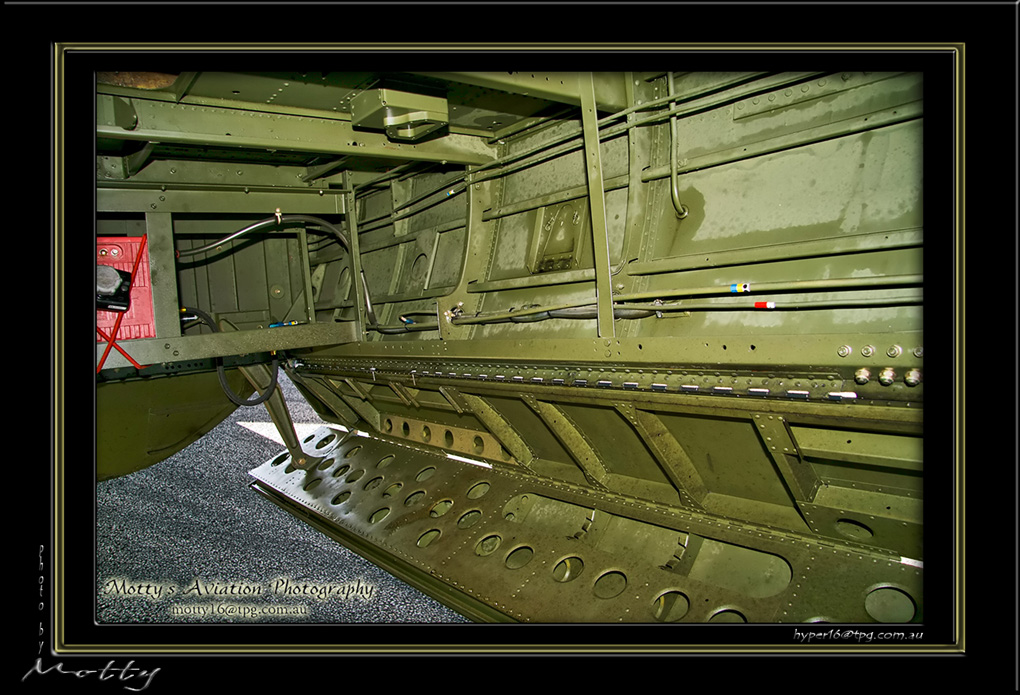 Mottys-Avenger-VH-MML-BB-0151-2009-04-17_8289-LR-1-001