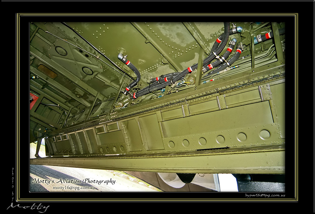 Mottys-Avenger-VH-MML-BB-0161-2009-04-17_8286-LR-1-001