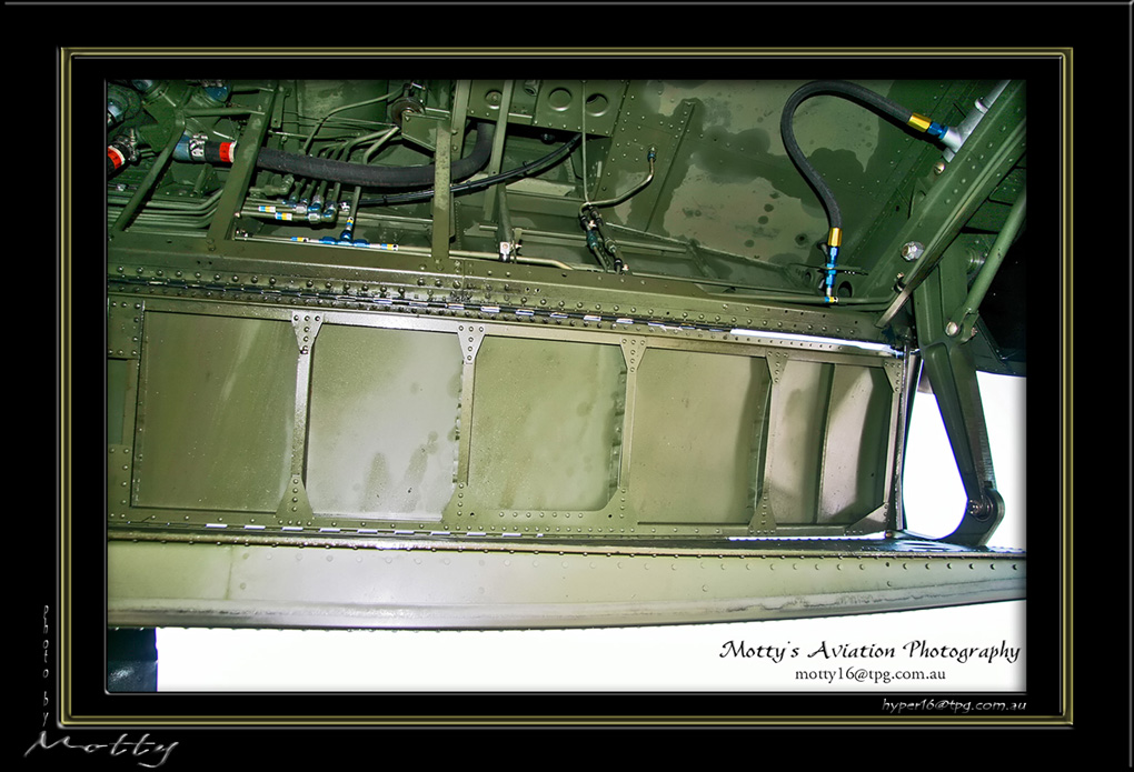 Mottys-Avenger-VH-MML-BB-0181-2009-04-17_8284-LR-1-001