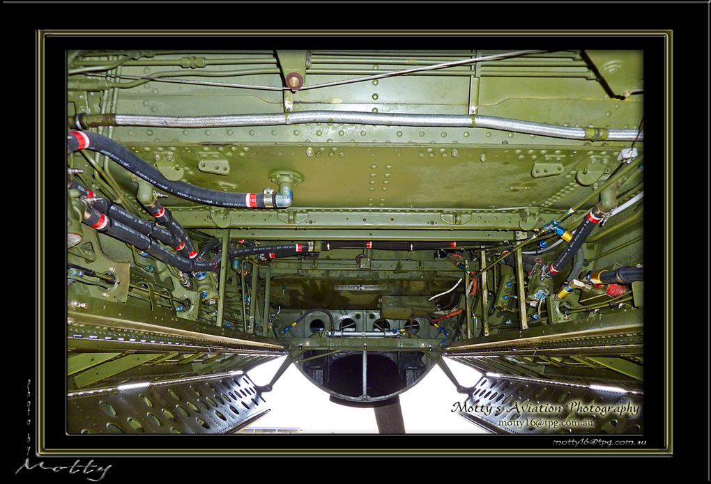 Mottys-Avenger-VH-MML-BB-0190-2009_08_25_070142-LR