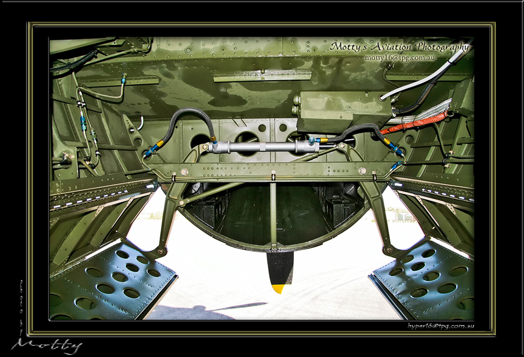 Mottys-Avenger-VH-MML-BB-0191-2009-04-17_8292-LR-1-001