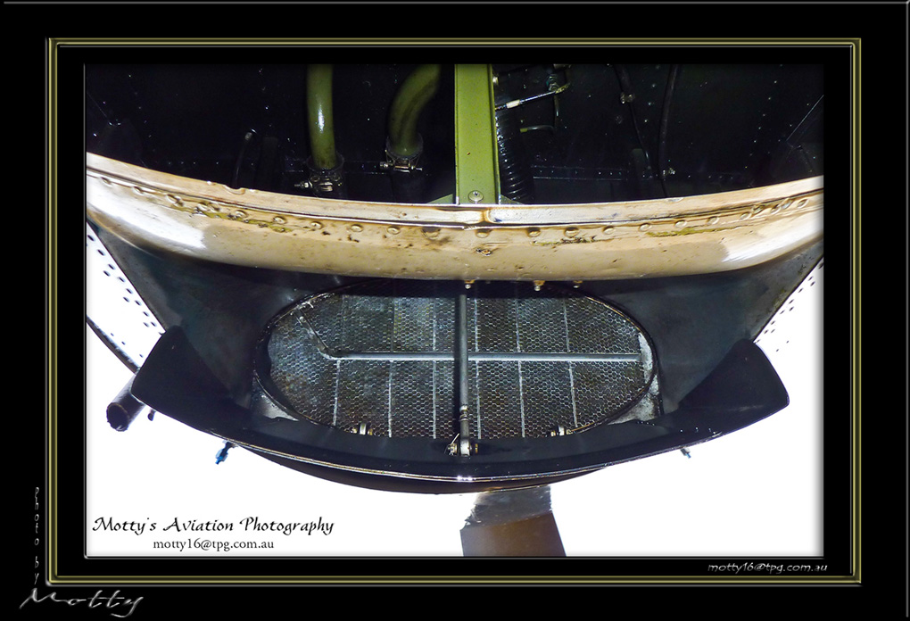 Mottys-Avenger-VH-MML-BB-0210-2009_08_25_070339-LR