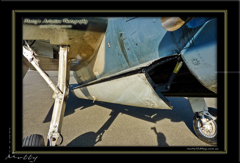 Mottys-Avenger-VH-TBM-BB-0011-2009_08_25_152851-LR